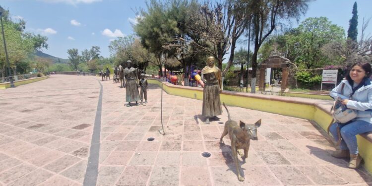Elementos de seguridad recuperan escultura de Puente de la Historia