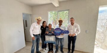 Entrega Rodrigo Monsalvo ampliaciones de vivienda en beneficio de familias marquesinas