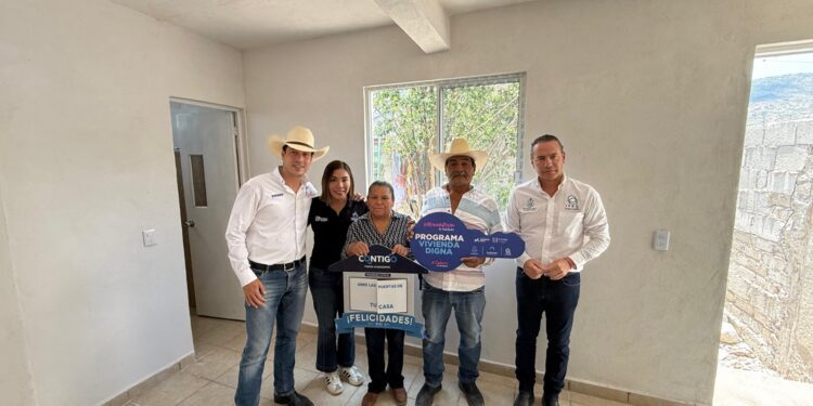 Entrega Rodrigo Monsalvo ampliaciones de vivienda en beneficio de familias marquesinas