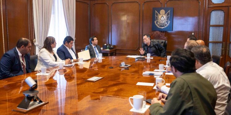 Kuri se reúne con personal de la CFE; atenderán apagones y nuevos proyectos