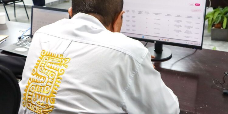 IEEQ revisa informe financiero de “El Siglo de las Mujeres A.C.”