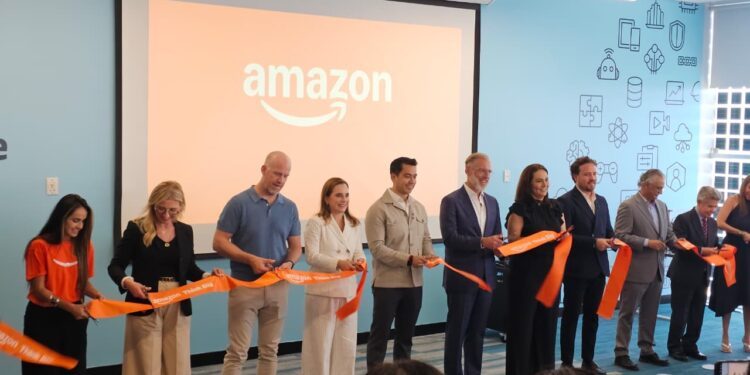 Amazon Web Services inaugura laboratorio de formación tecnológica en el BLOQUE