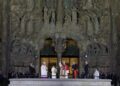 León XIV bendice la Sagrada Familia
