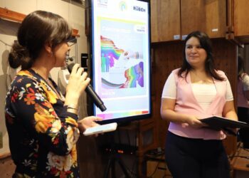 Acerca IEEQ información sobre derechos electorales a la comunidad LGBTIQA+
