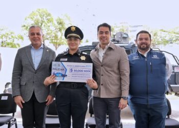 Entregan apoyo a policías capitalinos