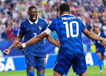 Francia golea y Mbappé hace temblar el reinado de Messi
