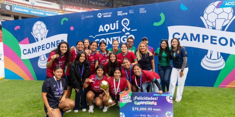 Encabeza Virginia Hernández premiación del torneo de fútbol