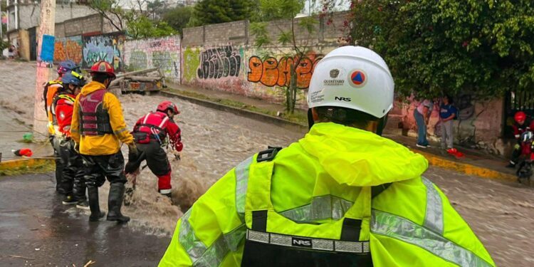 Atienden 15 reportes por lluvias en la capital queretana