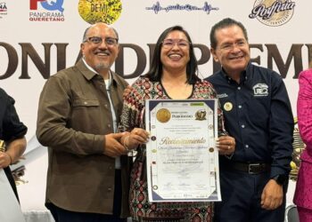 Entregan Premio de Periodismo dedicado a El Armero