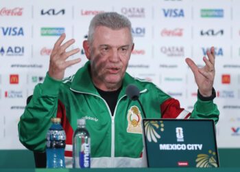 Javier Aguirre busca al sustituto de César Montes
