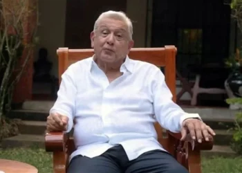 Irrumpe AMLO, critica a Trump y agita la relación