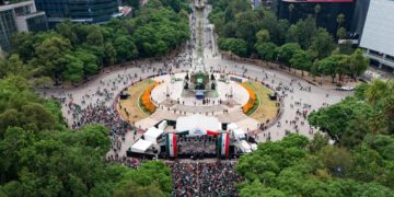Toneladas de basura inundan Ciudad de México tras el triunfo de la selección