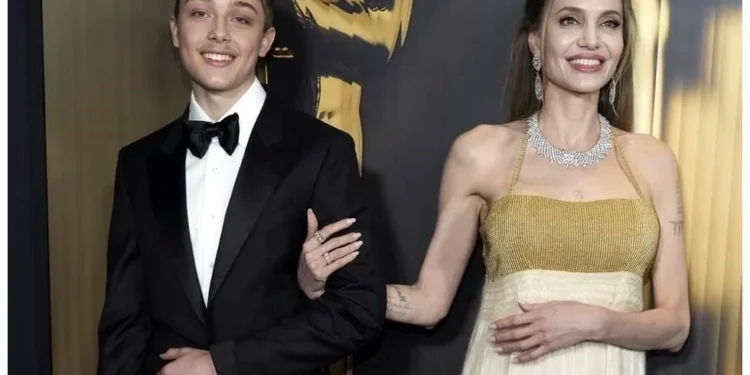 Hijo de Brad Pitt sorprende con look de El Club de la Pelea