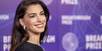 Anne Hathaway revela su tercer embarazo con emotivo video