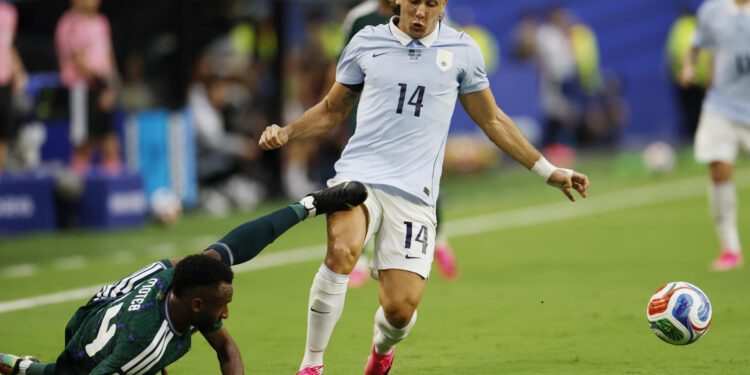 Arabia Saudita araña un punto a Uruguay en Miami