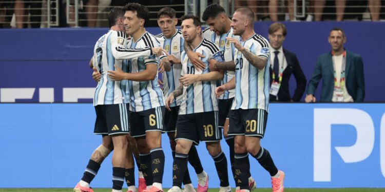 De la mano de un histórico Messi, Argentina consigue un nuevo triunfo