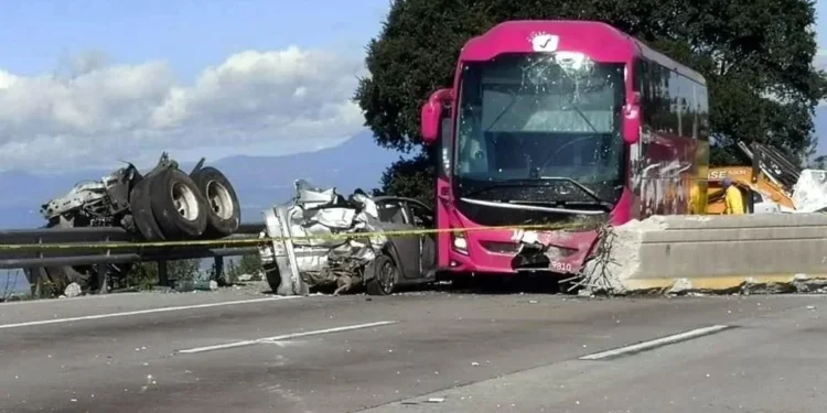 Deja carambola un muerto en la México-Puebla