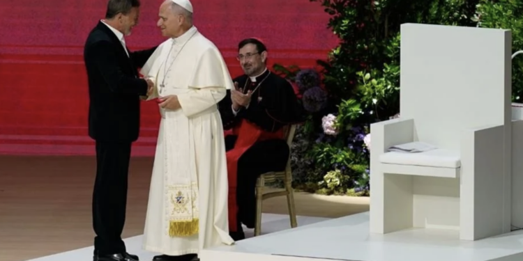Se confiesa Antonio Banderas víctima ‘del hechizo de Dios’