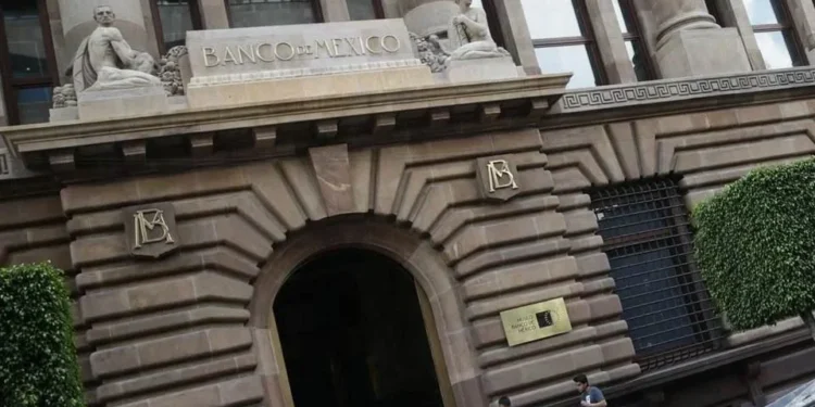 Bajan analistas de inflación, según sondeo de Banxico