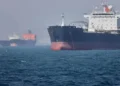 Barcos con petróleo empezaron a zarpar de Ormuz, dice Trump