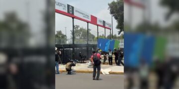 Bloque Negro intenta irrumpir en el Estadio CDMX; se enfrenta con policías