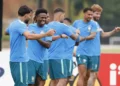 Neymar podría debutar mañana ante Escocia