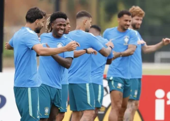 Neymar podría debutar mañana ante Escocia