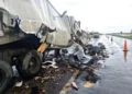 Choca camión y derrama 3 mil litros de químicos en Zacatecas