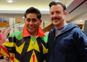 Unen fuerzas Jorge Campos y Ted Lasso en comerciales
