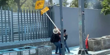 Vandaliza CNTE exterior de la SEP