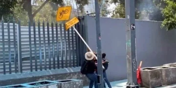 Acusa Sheinbaum a CNTE de hacerle el juego a la ultraderecha