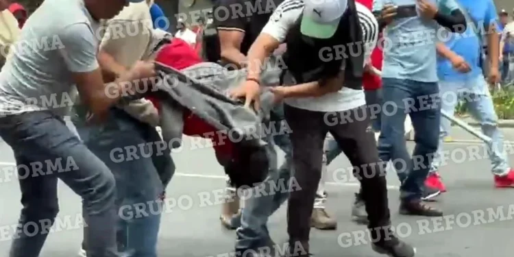 Lanzan proyectiles contra maestros, uno queda herido