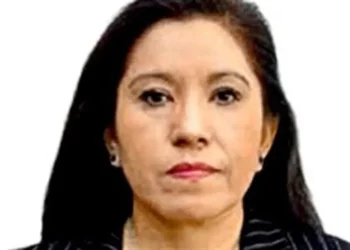 Renuncia titular administrativa de la Corte