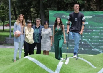Inauguran cancha de futbol inspirada en las desigualdades