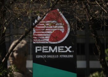 Pemex atiende fuga de hidrocarburo en Salina Cruz, Oaxaca