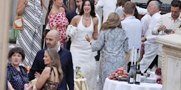 Deslumbra Dua Lipa con boda