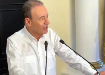 Dice Durazo: he actuado con rectitud, casi sudo agua bendita