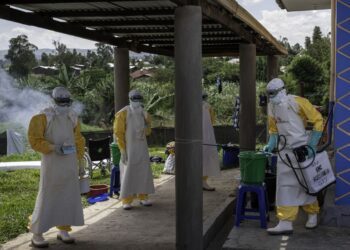 La OMS y agencia de salud africana lanzan plan de 518 mdd para combatir el brote de ébola