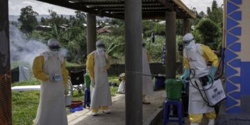 La OMS y agencia de salud africana lanzan plan de 518 mdd para combatir el brote de ébola