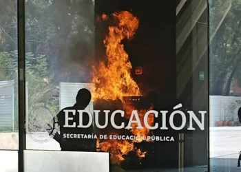 Destrozan oficinas y Gobierno ruega