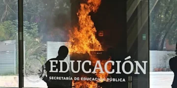 Destrozan oficinas y Gobierno ruega