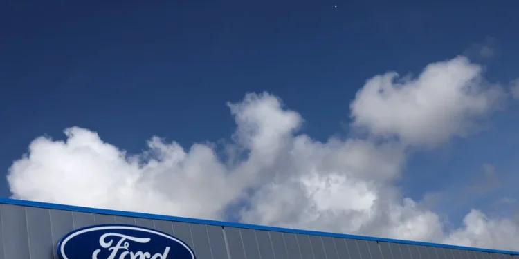 Ford presenta el primer coche fabricado en España con tecnología de conducción sin manos