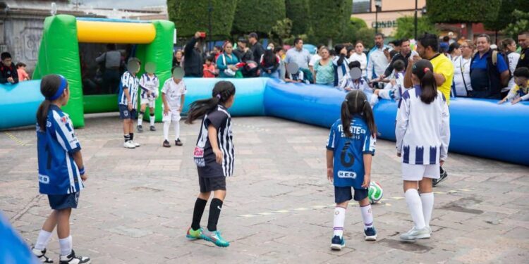 Llevan “Festigoleando” a más de 15 comunidades para fomentar la convivencia y el deporte