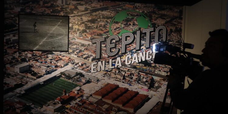 Fútbol y música representan la vida en el “barrio bravo” de Tepito