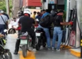 Toman maestros gasolineras en Chiapas; regalan combustible