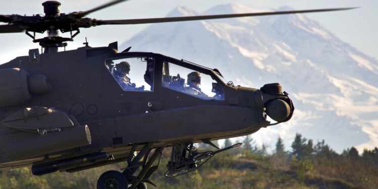 Cae un helicóptero con dos soldados de EU; Trump anuncia represalias