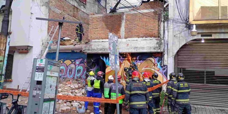 Colapso de vivienda en la colonia Hipódromo deja una mujer lesionada