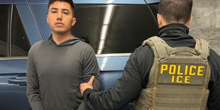 ICE detiene en California a exmilitar mexicano vinculado con el caso Ayotzinapa