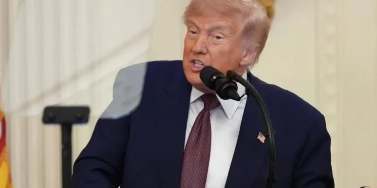 Si Irán cierra Ormuz, se quedarán sin país: Trump