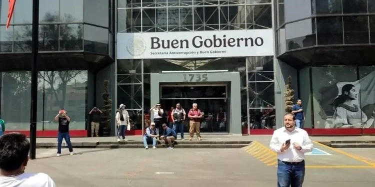 Inhabilitan a ex administrador de aduana por ocultar 1.5 mdp